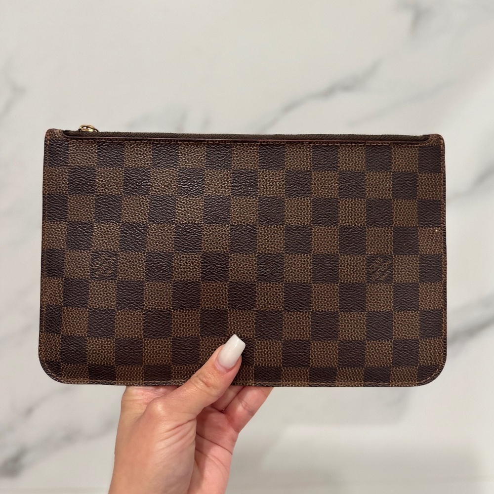 Louis Vuitton Neverfull MM Pochette in Damier Ebene in Excellent Condition
